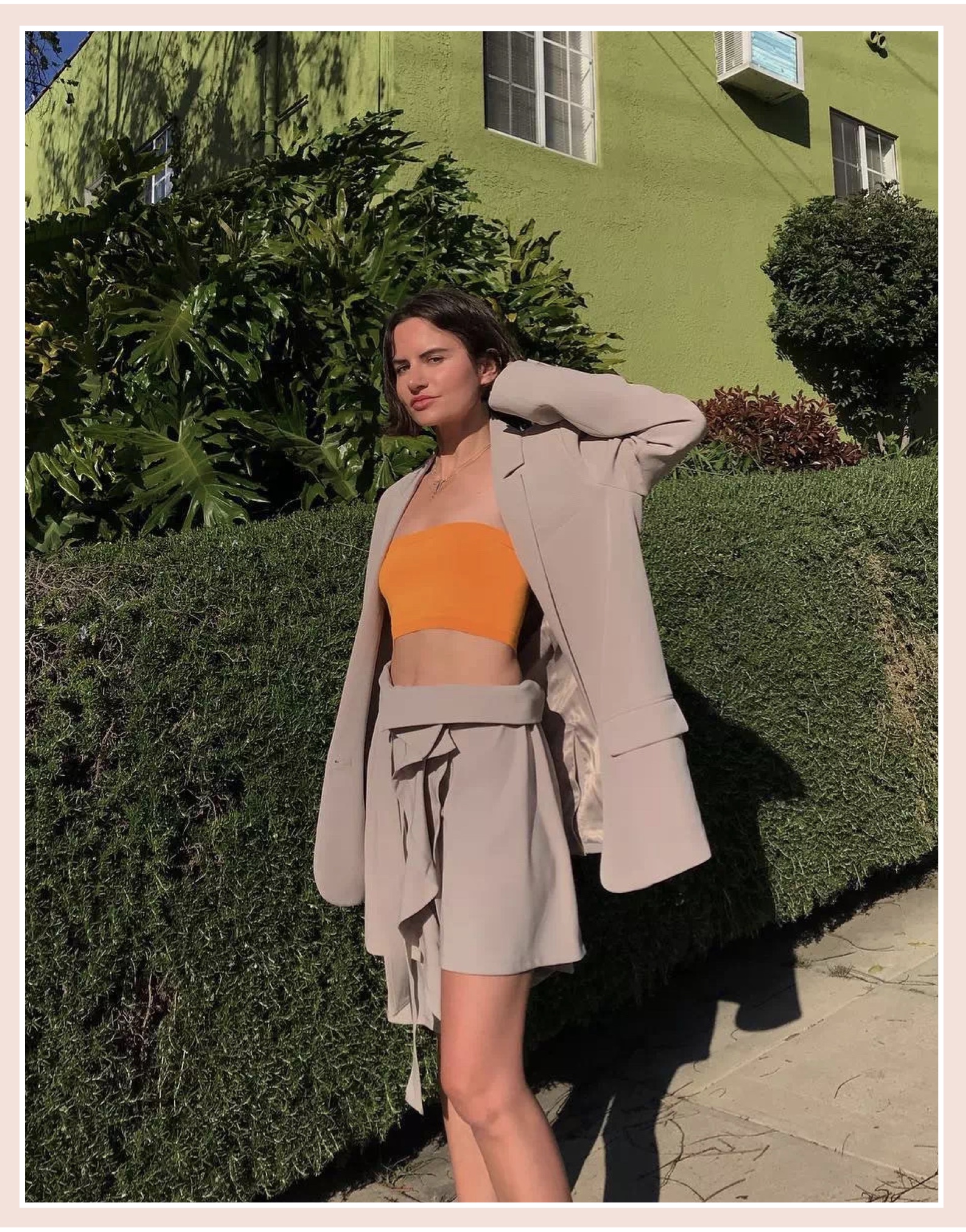 西装配潮流短裤,时尚气质小西装配皮短裤穿搭