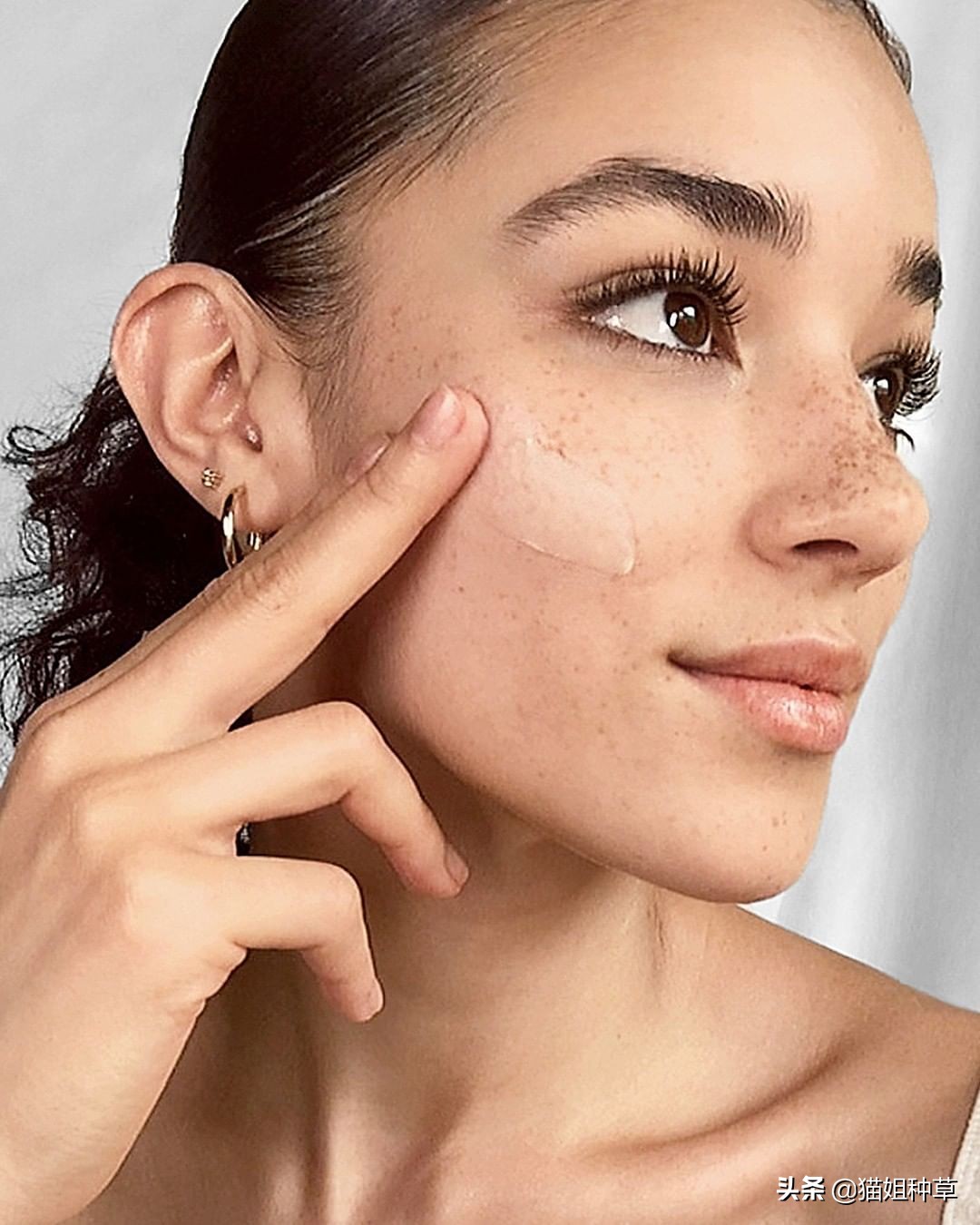 becca24小时粉底液好用吗,becca零触感粉底