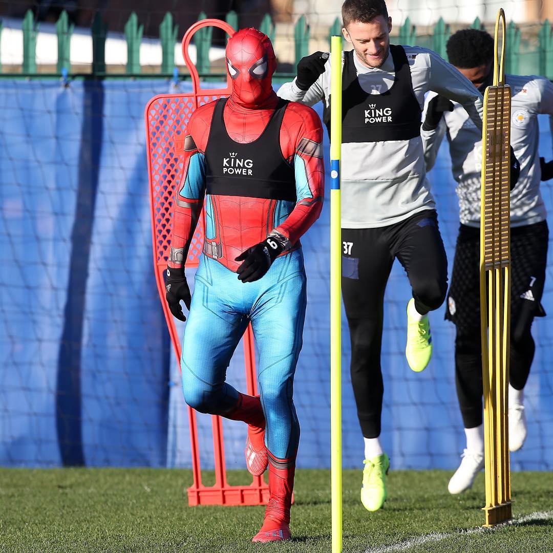 足球实战衣服怎么穿的视频,足球场如何穿最拉风