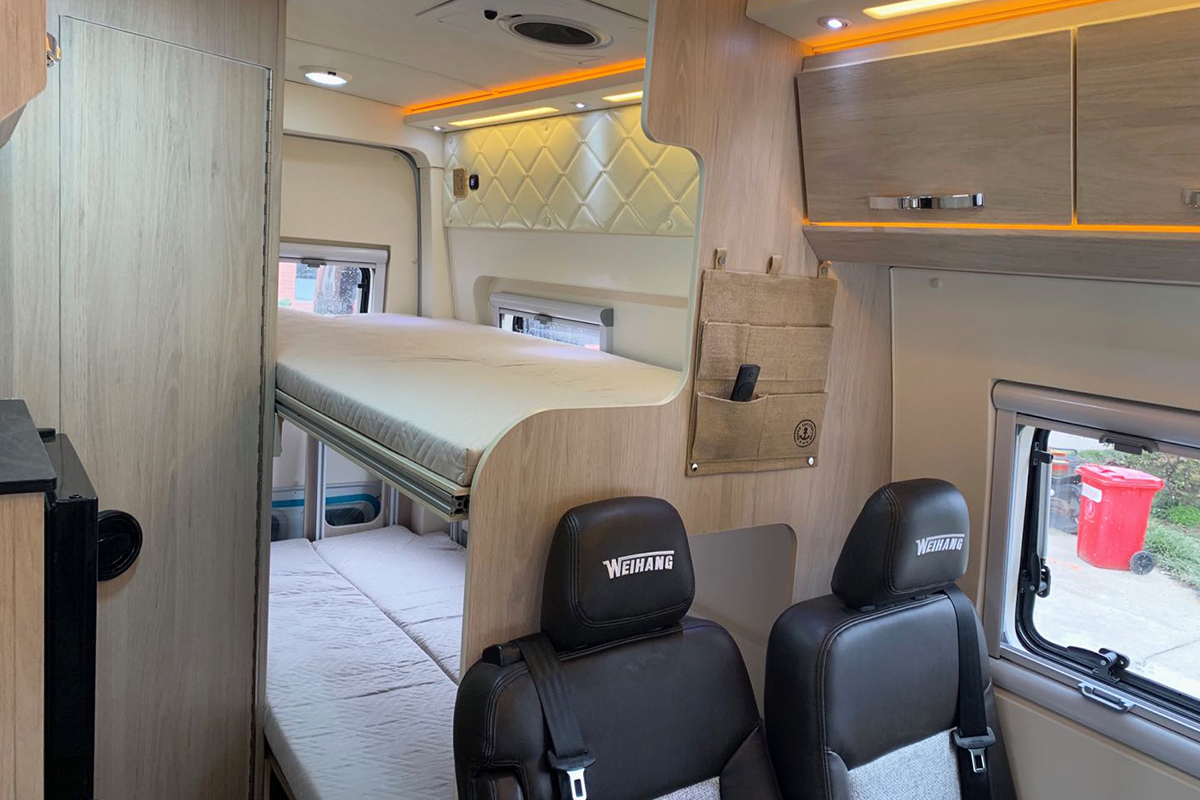 豪华b型拓展房车,卫航大通v90房车升降床