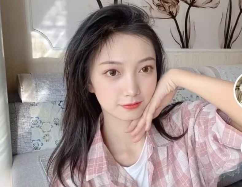 大运会来举牌小姐姐,大运会举牌小姐姐抖音号