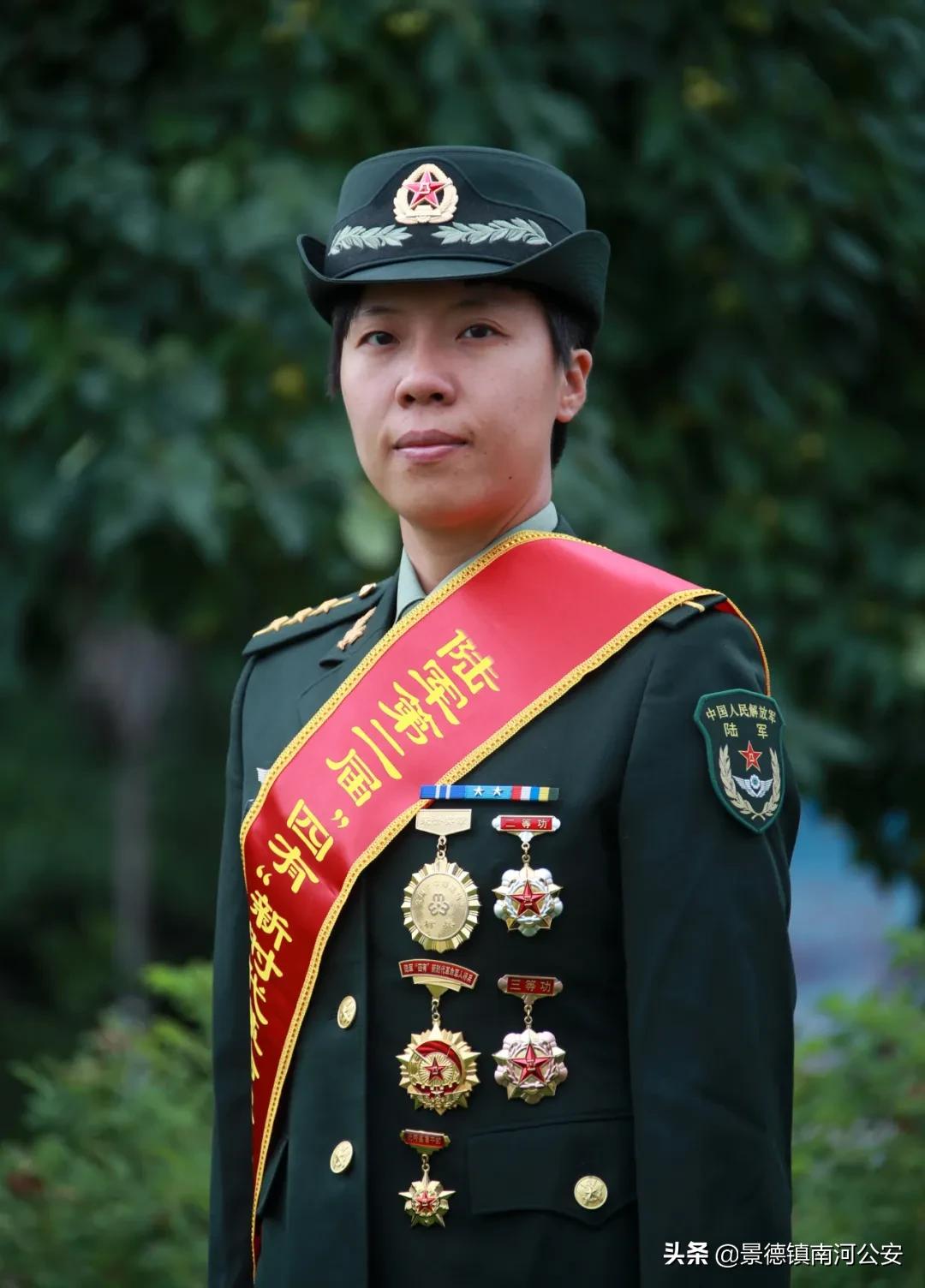 马和帕丽：“天山之花”，在铁甲洪流中绽放