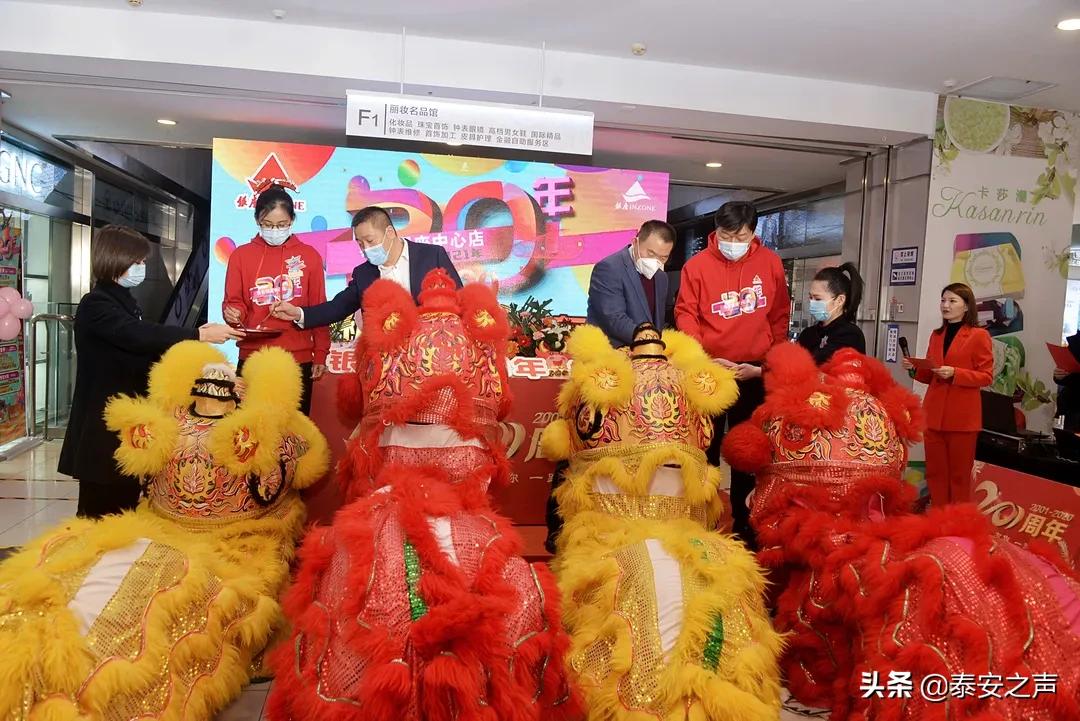 安泰广场古早蛋糕,4周年店庆巨型蛋糕免费吃