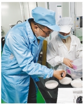 近年来，伴随时代脚步，辽宁民企不断茁壮成长乘大势好行船