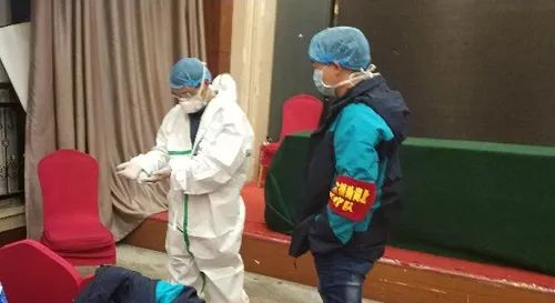 挺身担重任尽职为重症——记曲靖市第二人民医院重症医学科主任缪建章