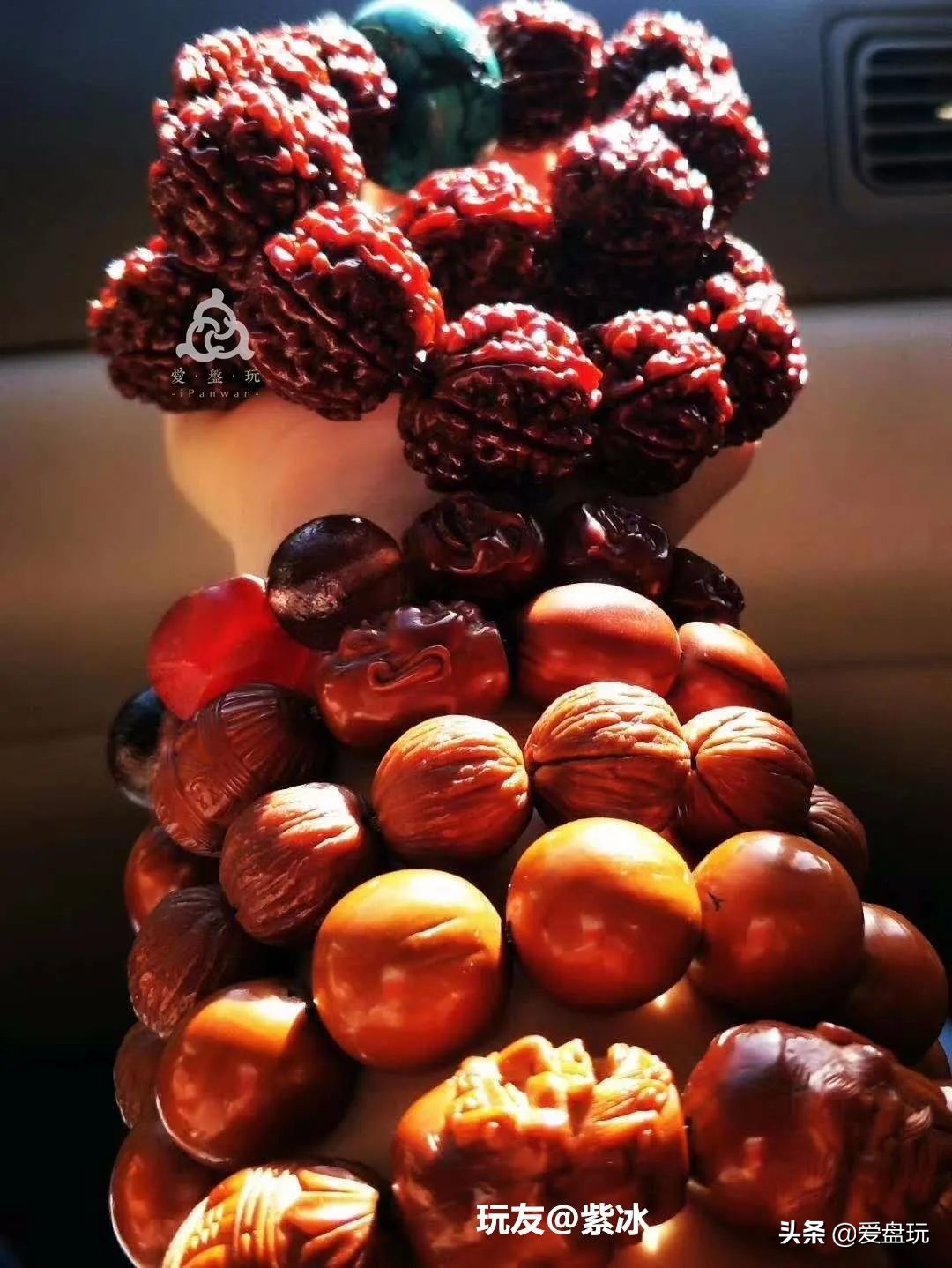 玩了五六百条手串,每天麒麟臂上班,这女子玩串牛气