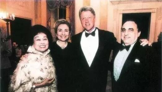 一位北京姑娘嫁大32岁美国人,辅佐8位美国总统:中国就是我的根