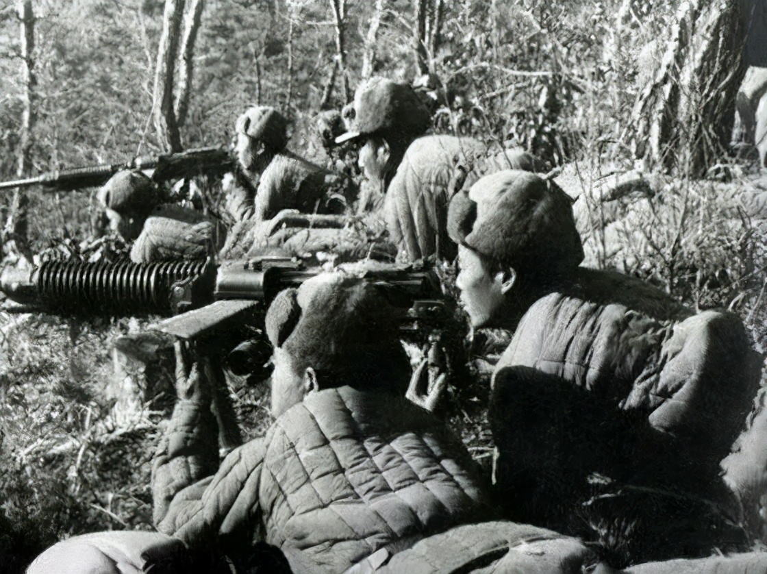 美国史绝望地说:志愿军太凶猛,用“*魂药迷**”把美军剁成了肉酱