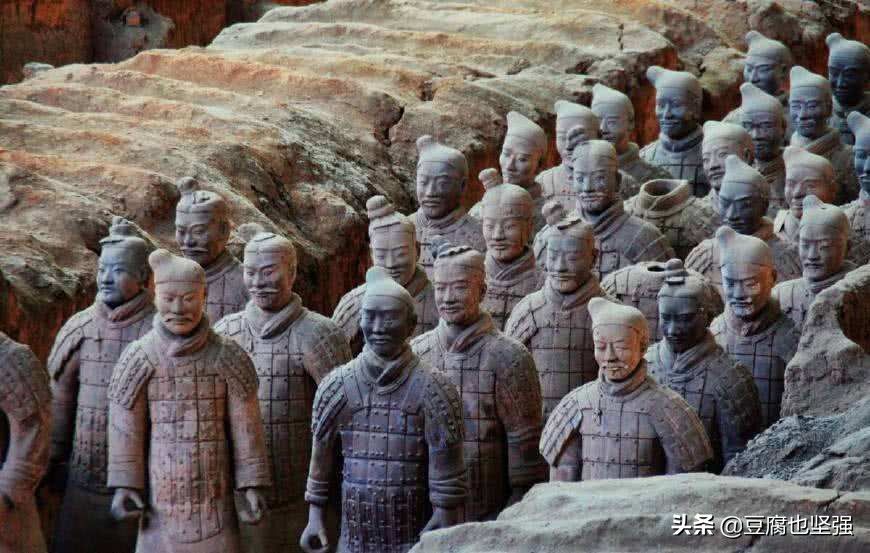 兵马俑主要由什么烧制,兵马俑是用真人烧制出来的吗