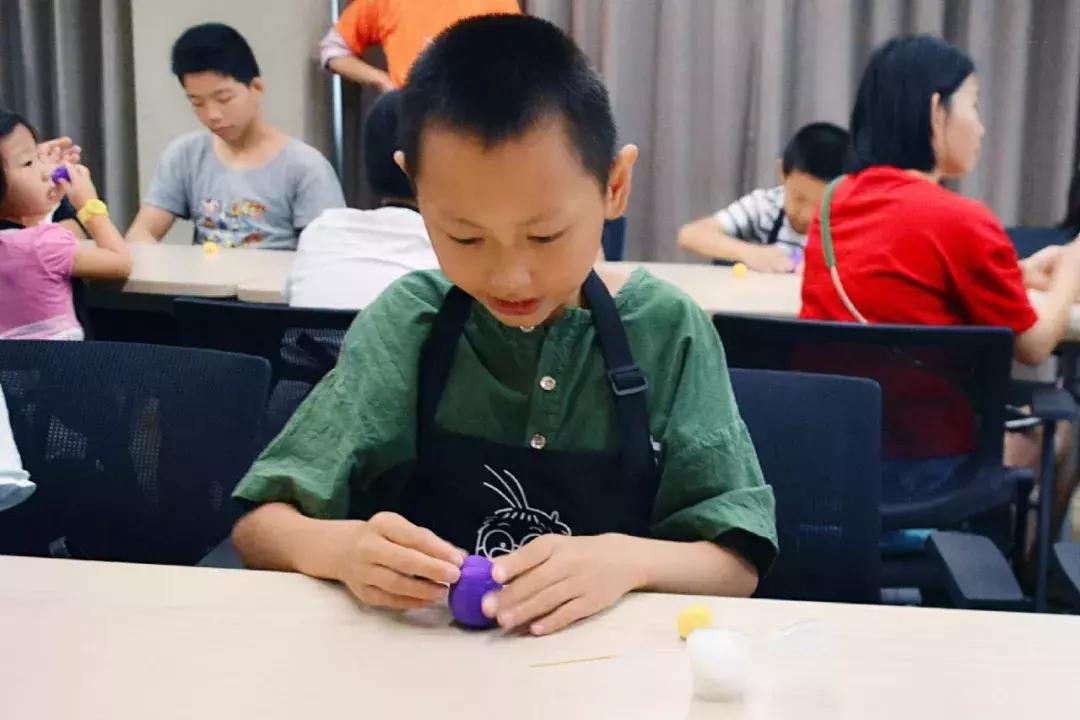 天哪！大家今天都化身为小女巫啦！