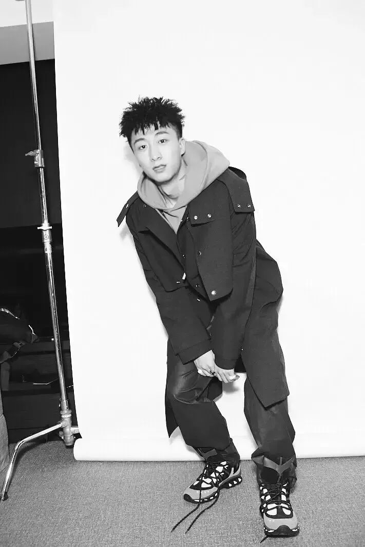 他是红花会的幕后“大管家”,音乐和生意做到了两开花