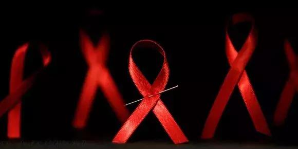 多数人感染艾滋都是无症状的吗,通过性传播艾滋病的概率有多大