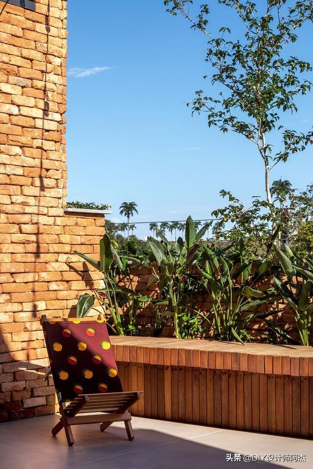 闺蜜狠砸300万买套200平别墅，露台直通客厅砌浴缸，看完不想走了