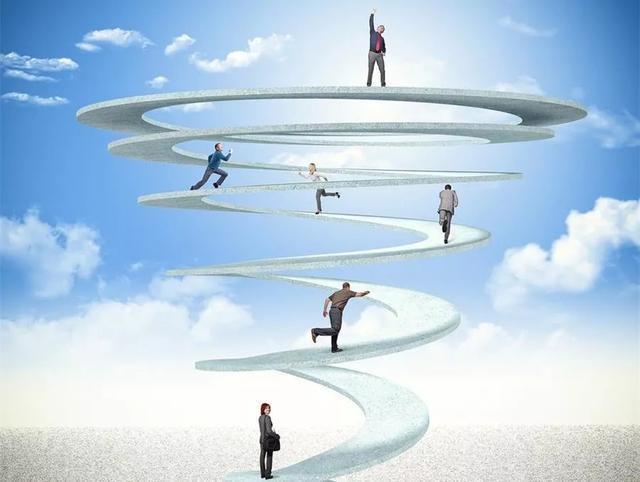 从跌跌撞撞到一路逆袭,从颠沛流离到一队之长