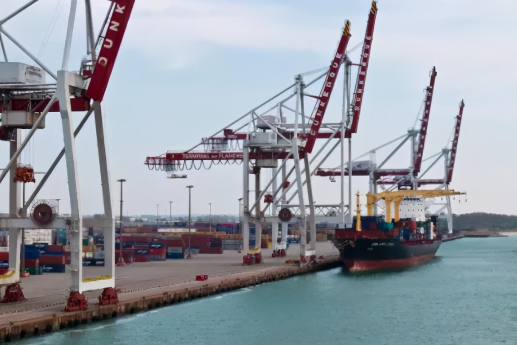 运费新高1.35万$,缺箱1月达高峰将增加60万TEU缺口