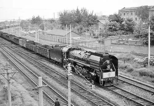 西康高铁穿越秦岭了吗,西康高铁推动安康快速发展的步伐