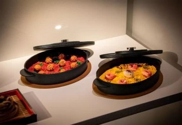 中国人烧给死人的纸扎,登上巴黎设计周,还被法国的博物馆收藏。