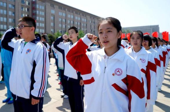 近5亿人看北大附中上学的一天，和衡中形成很大反差，是真是假
