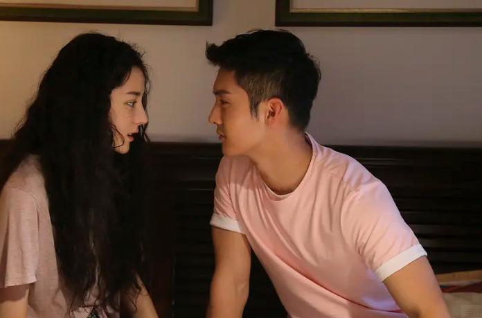 女朋友和别的男的暧昧要原谅吗,女朋友和男上司聊日常怎么办