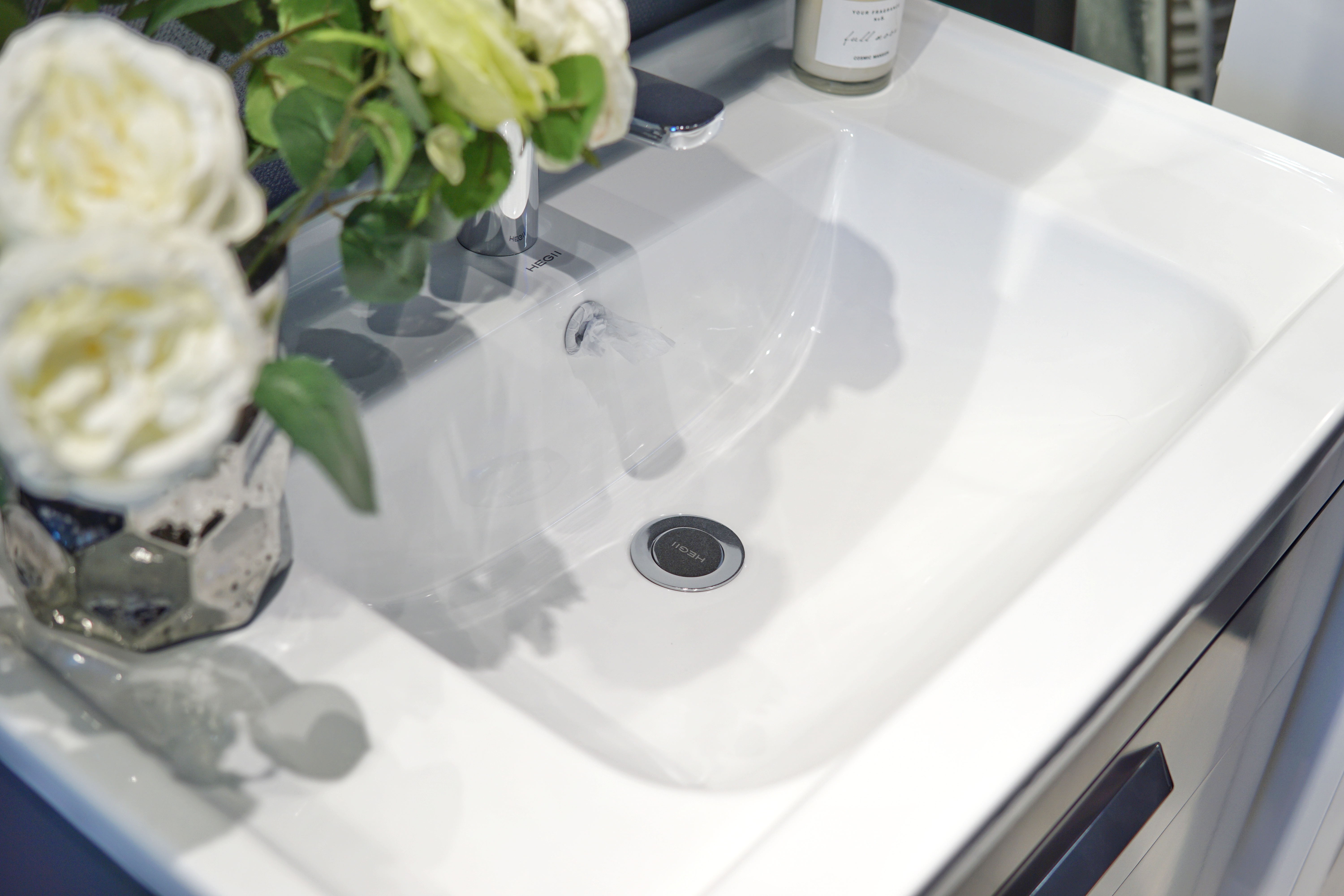 卫浴选择浴柜,浴室柜洗衣机马桶花洒