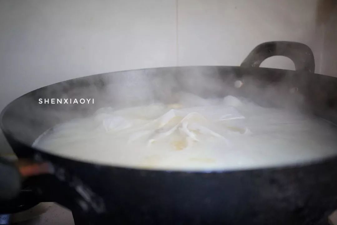 清汤鱼要怎么煮汤才会白,如何让鱼煮得更白汤