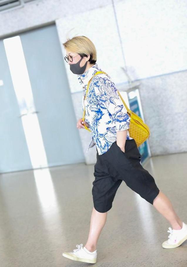 毛阿敏白衬衫造型好惊艳,毛阿敏改变自己