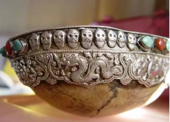 外出游玩小心些什么,游玩时注意随身携带物品