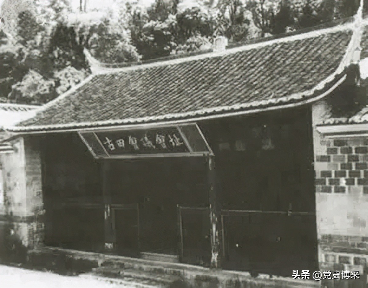 农村包围城市，武装夺取政权：毛*东泽**对中国革命道路最伟大的贡献