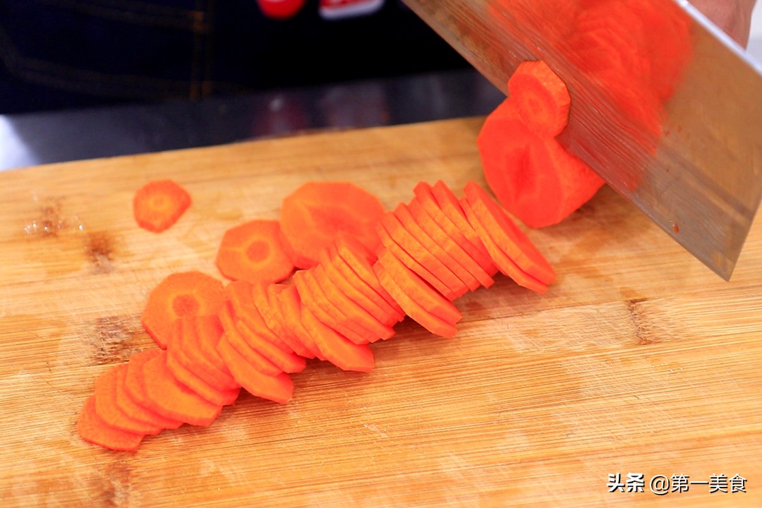 铁锅焯水藕片怎么不发黑,怎么焯水藕片又脆又不发黑