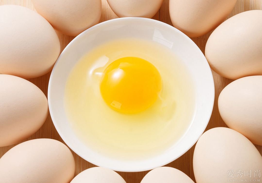 土鸡蛋蛋黄为什么不黄,土鸡蛋的蛋黄不黄是什么原因