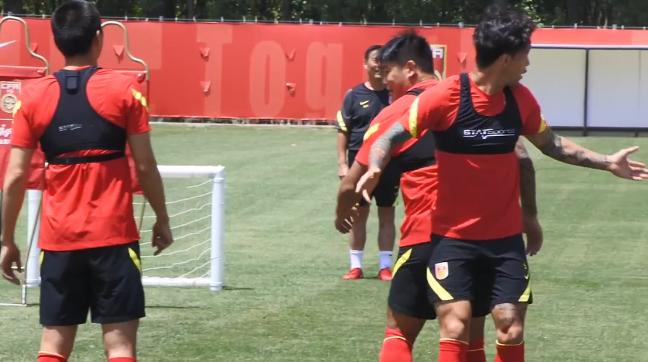 国足不过520改玩对对碰，游戏放松活跃气氛，4对组合谁表现更好