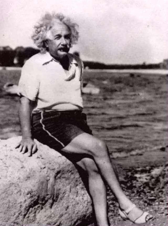 拖鞋才是夏日街头最靓的仔,时代少年团穿拖鞋要不要穿袜子