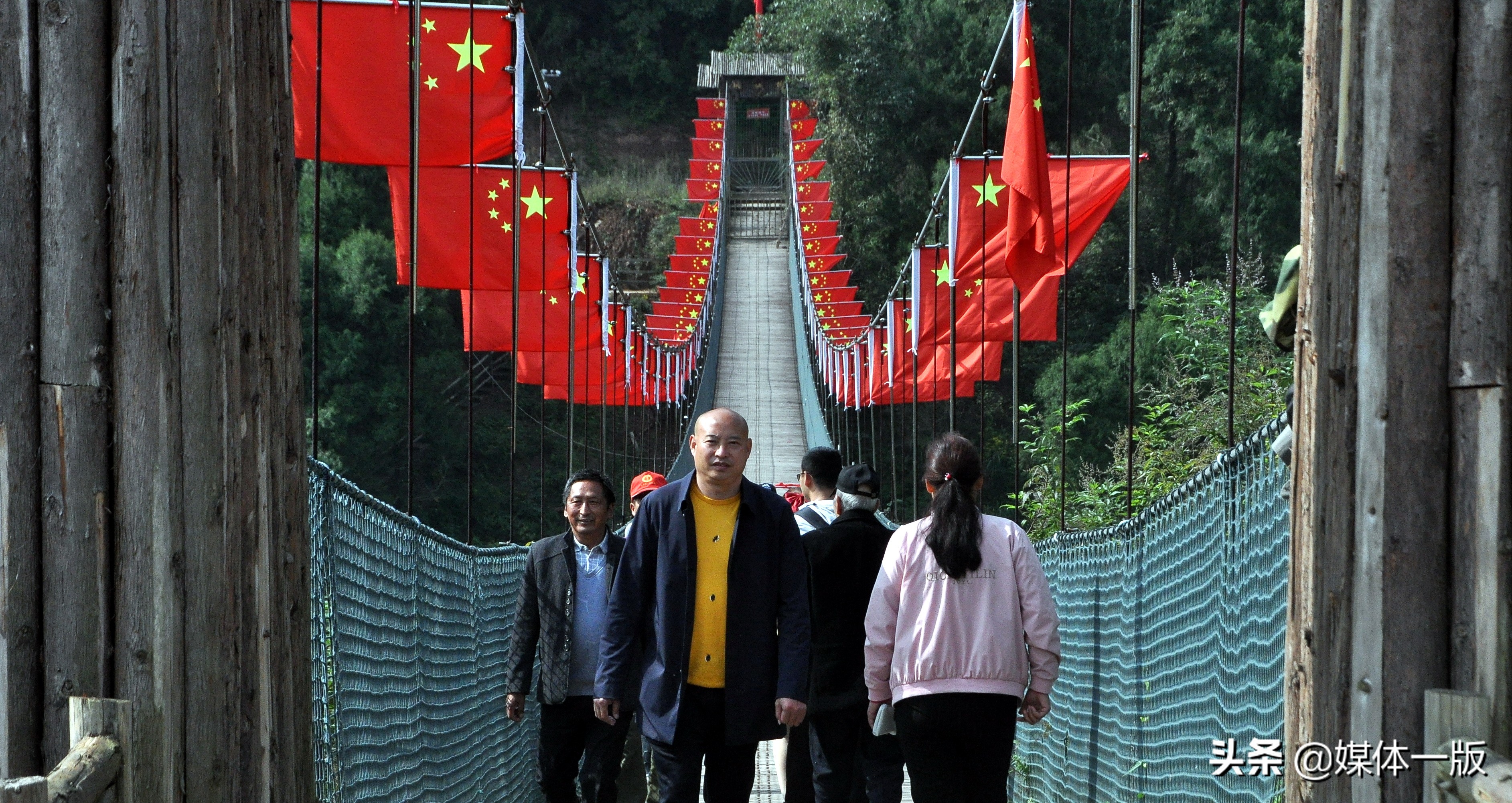 金秋季节到大自然走走,金秋十月去欣赏大自然的美丽风景