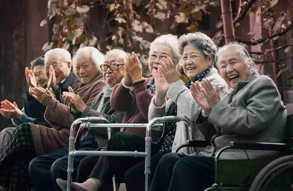 各个巨头为什么纷纷抢占实体店,为什么开始流行社区店