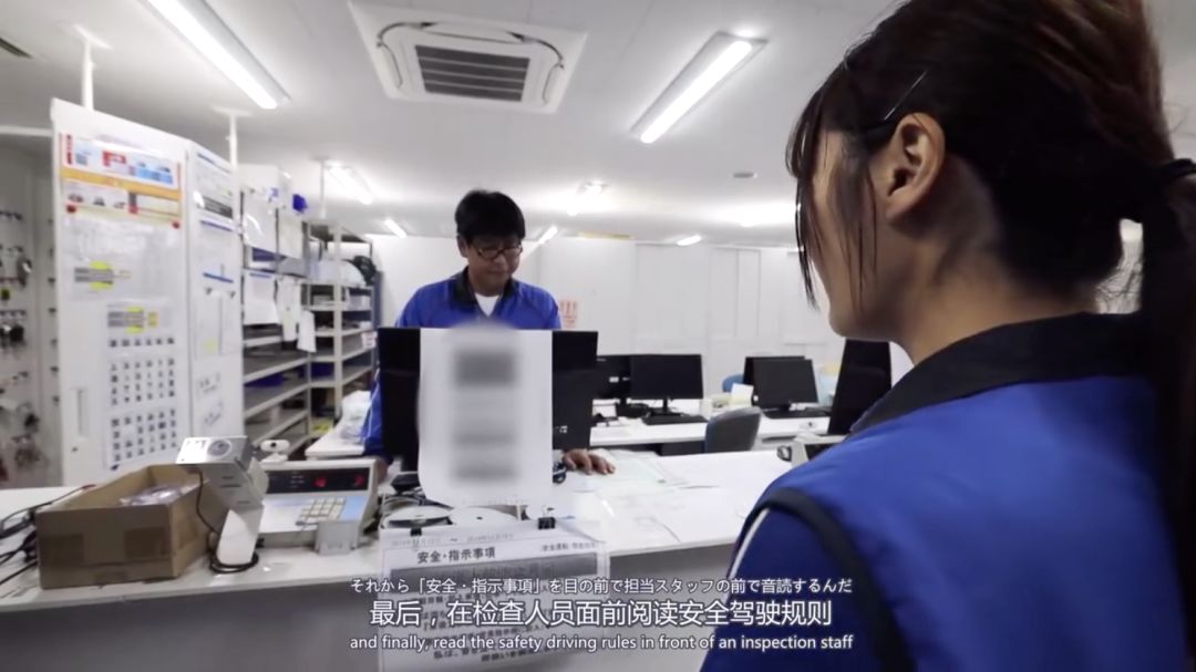 日本快递女员工,日本女快递员工作细节