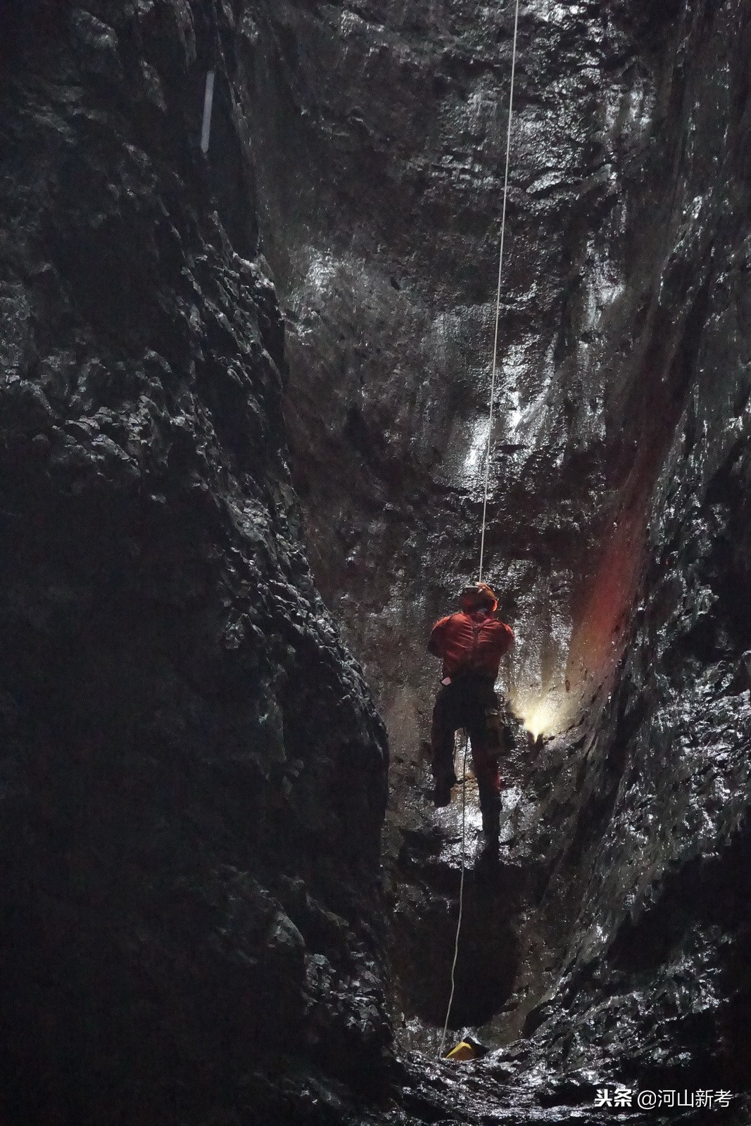 探险中国天坑视频,专家探险贵州神秘天坑完整版视频