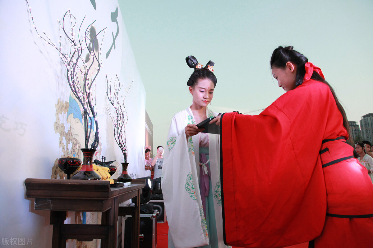 七夕当天有什么风俗习惯,7月7日七夕节有什么习俗