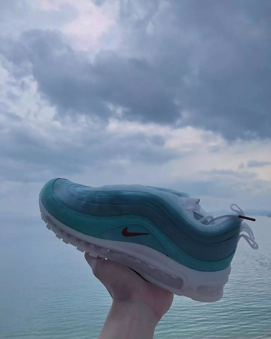 老了以后的白敬亭,白敬亭奶蓝小白鞋