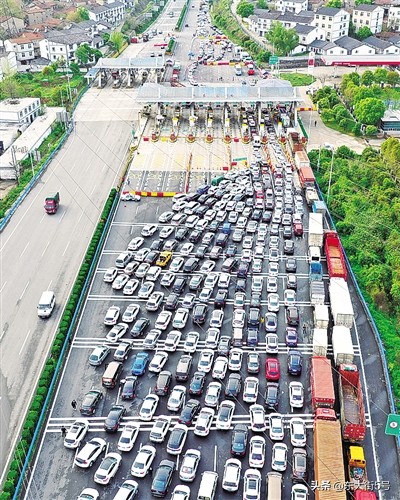 武汉解封:开窗放入大江来