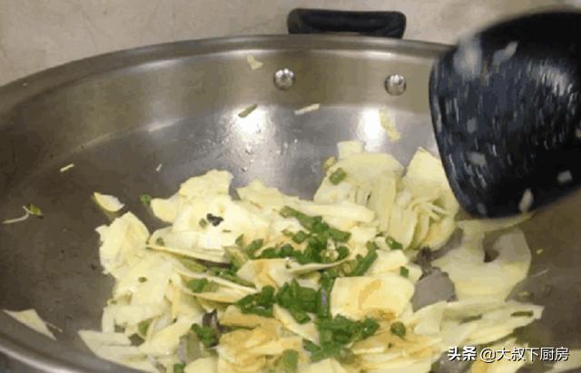 笋片怎么炒好吃又软,家常素炒笋片怎么做好吃