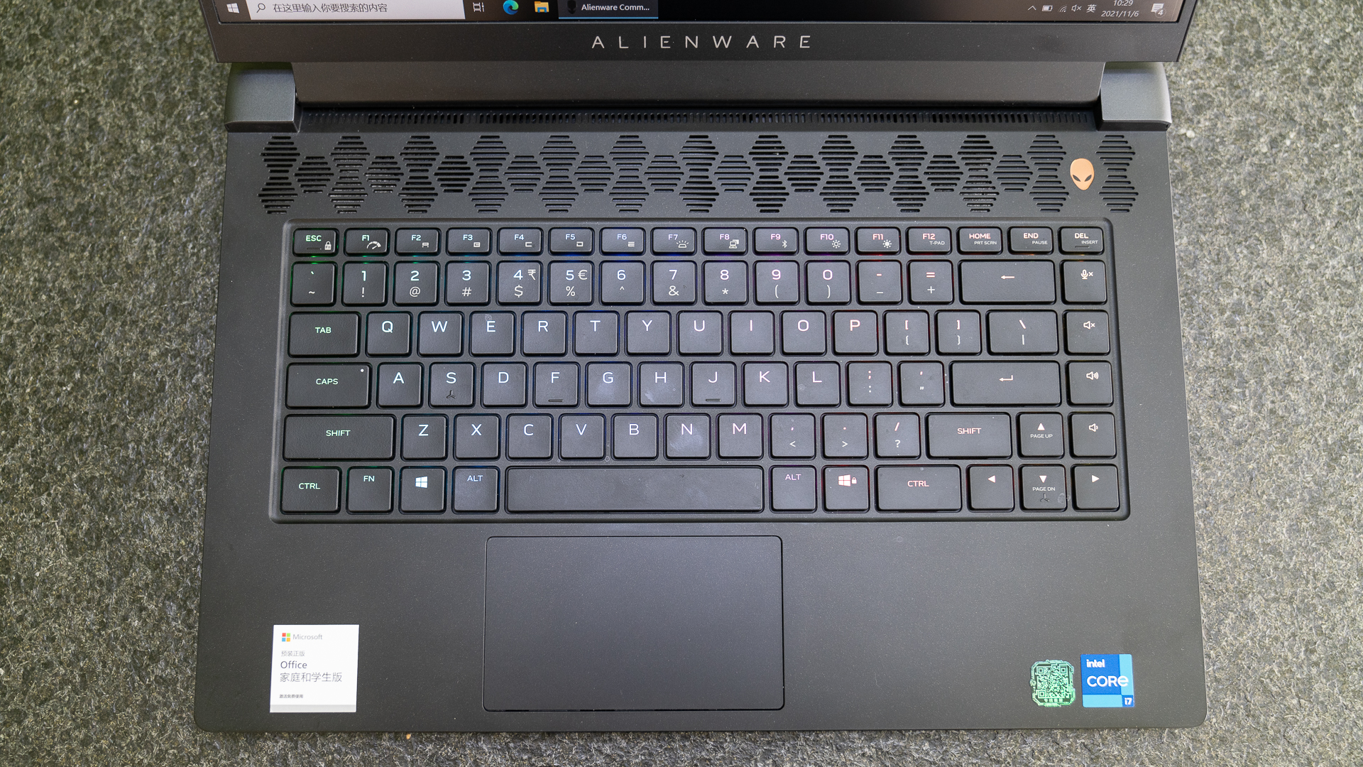 玩家的终极梦想英雄联盟,alienwarem15r6游戏本外观