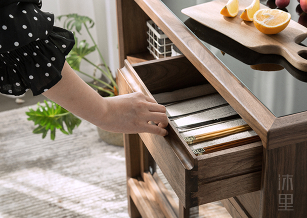 哪种实木家具更实用又好看,客厅全实木家具怎么选择