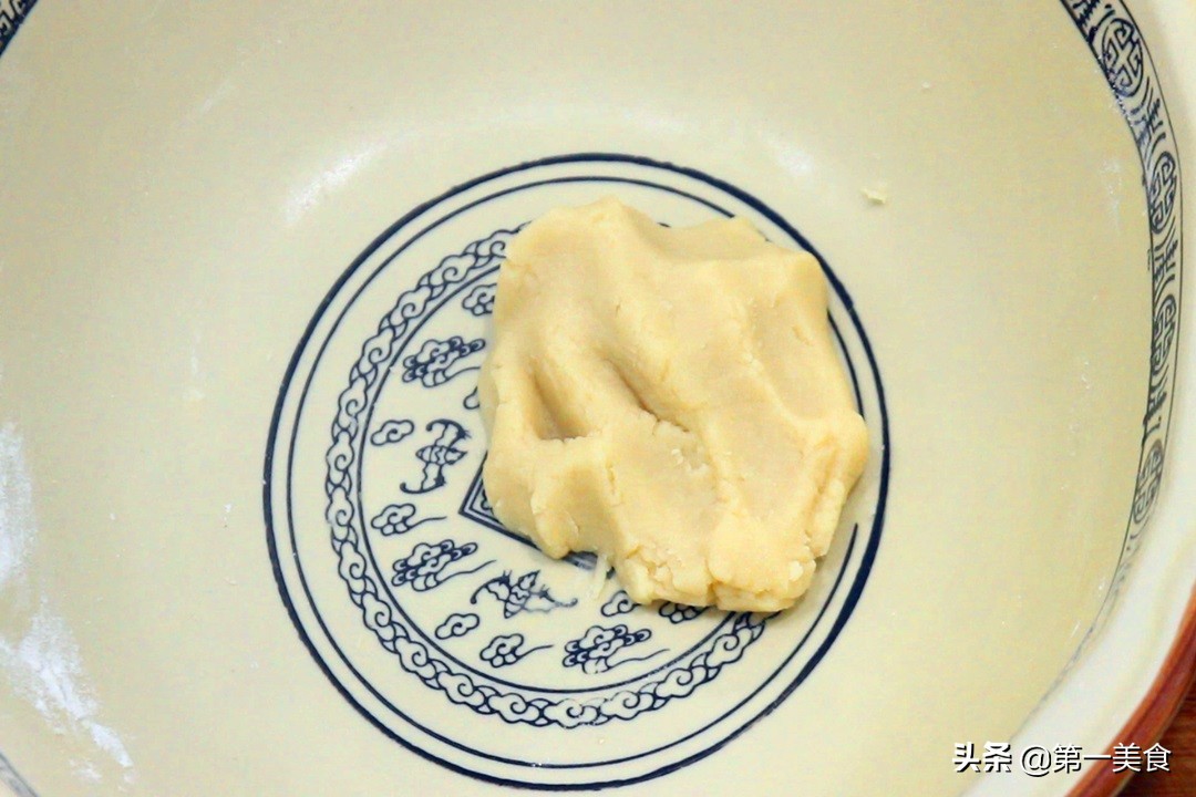 用面粉做的简单小吃无需酵母粉,红薯丝加面粉做法酥软