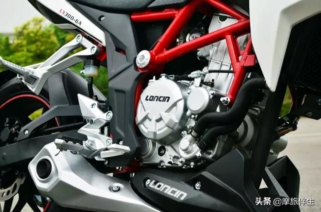 400nk和无极300r,春风400nk对比黄龙300