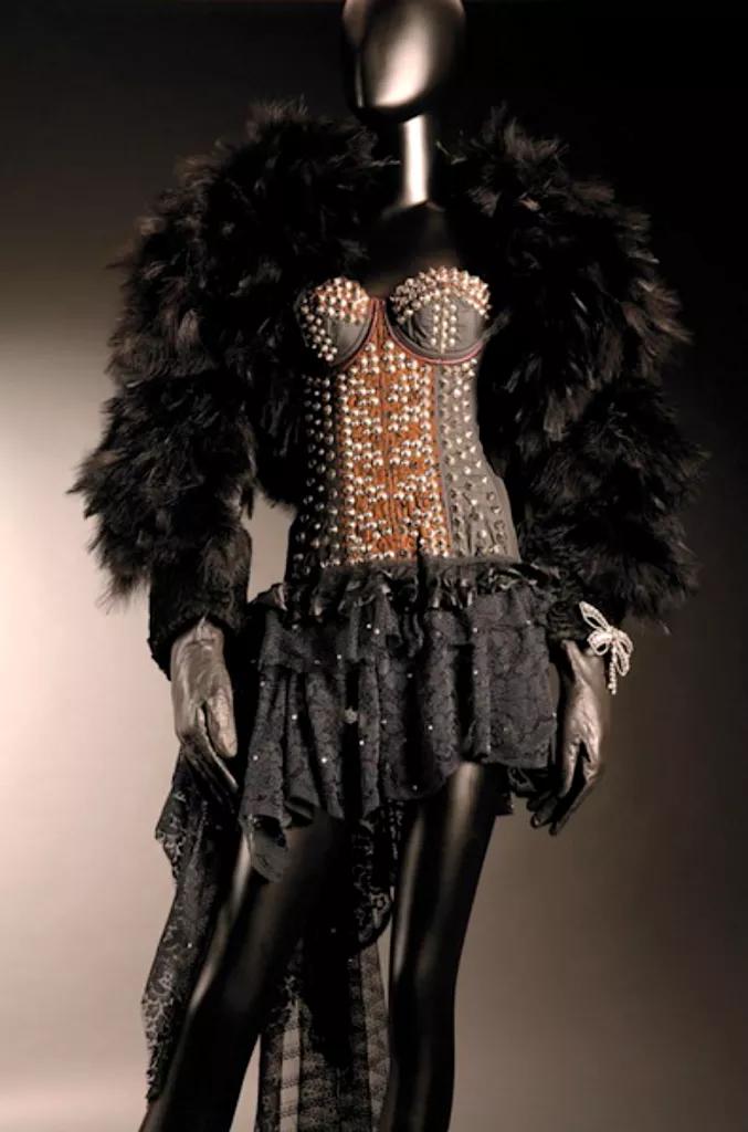 姊呰壋鑺抽樋鎷変集鏈嶈,35骞村墠鐨勬鑹宠姵鏈夊鏁㈢┛