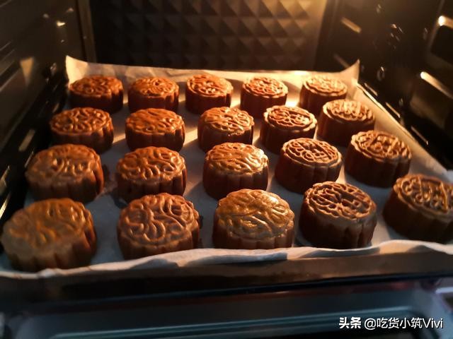 无蔗糖黑芝麻月饼做法,黑糖流心月饼的制作过程