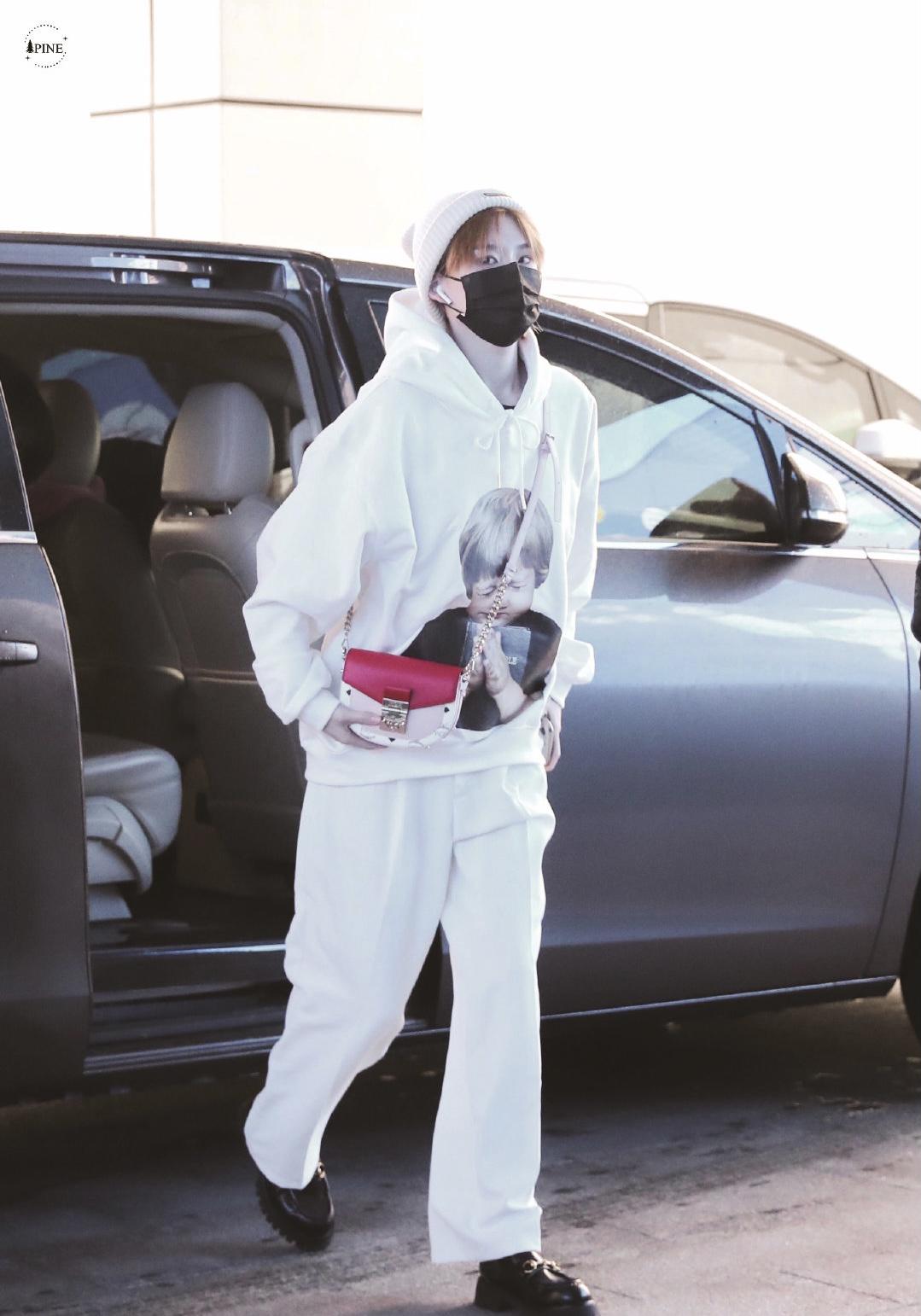 陆柯燃机场西装,陆柯燃机场蓝衣服