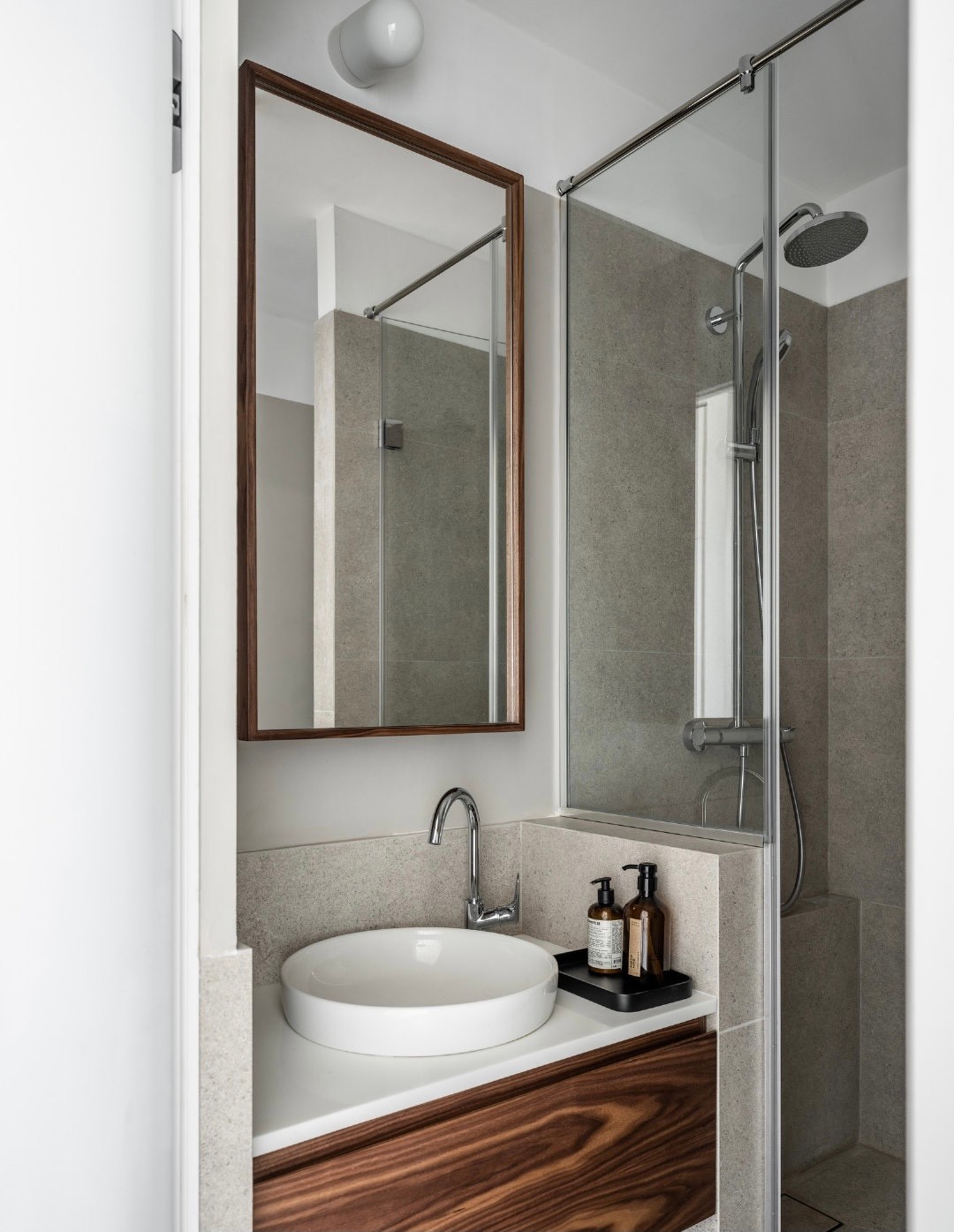 50平小户型深色极简风,深木色和灰色适合小户型吗