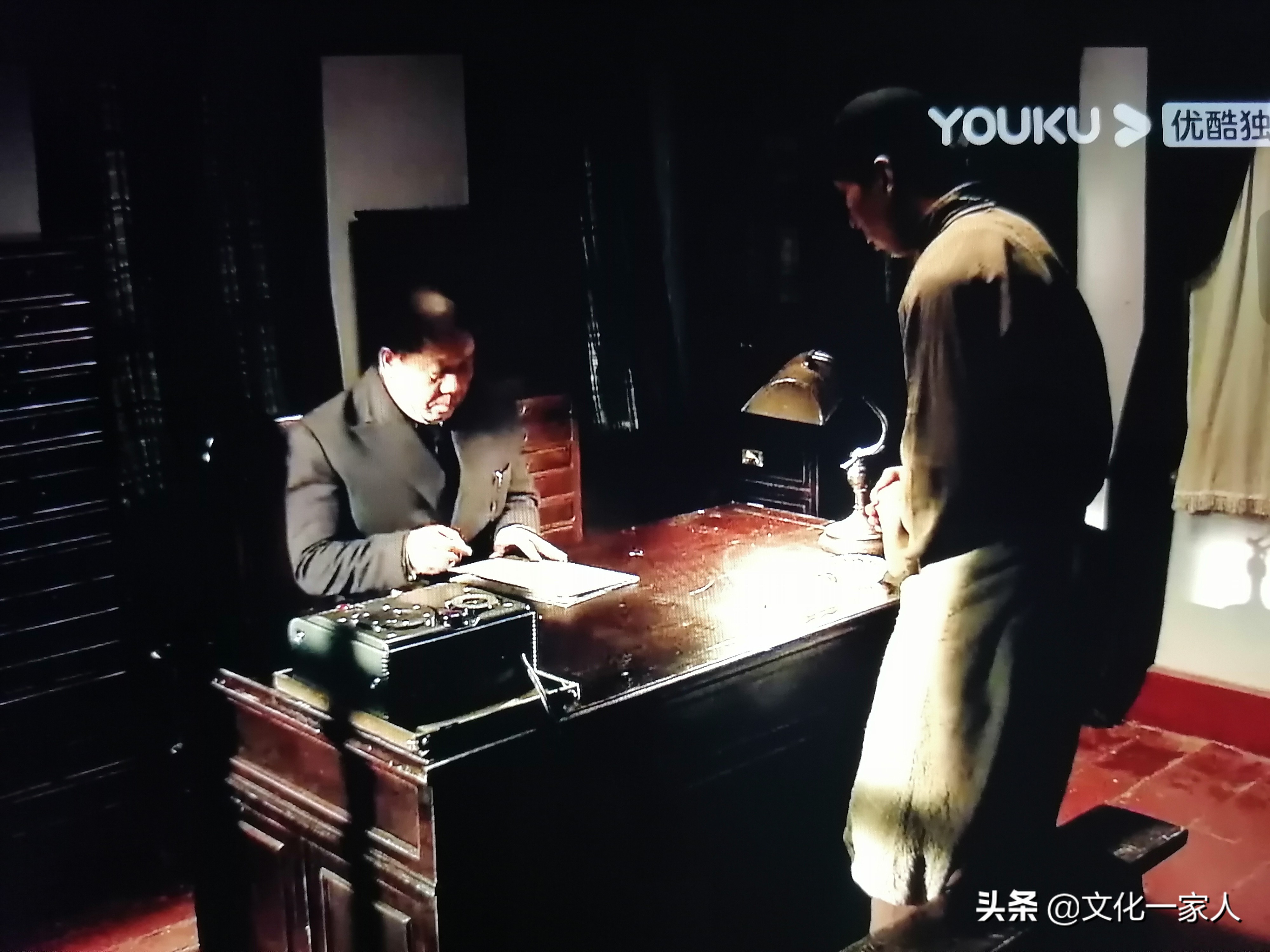 《悬崖》：一场敌中有我，我中有敌，斗智斗勇命悬一线的生死较量