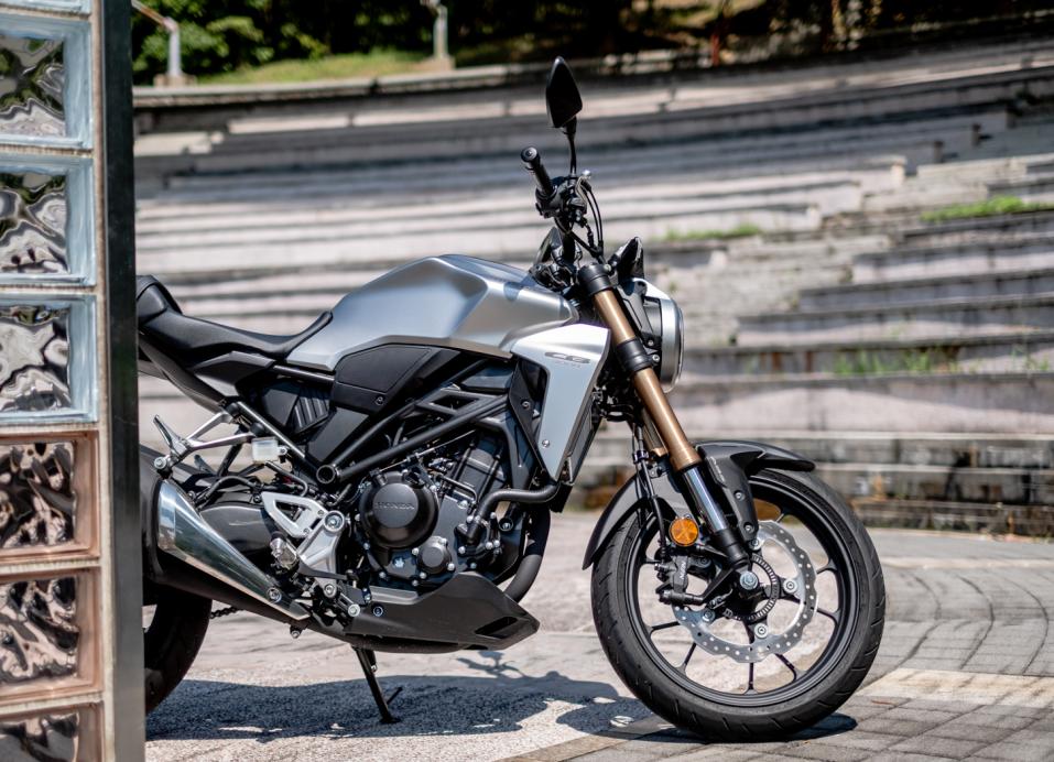 本田小排量旗舰摩托车cb300r,2023款本田cb300r国内优惠